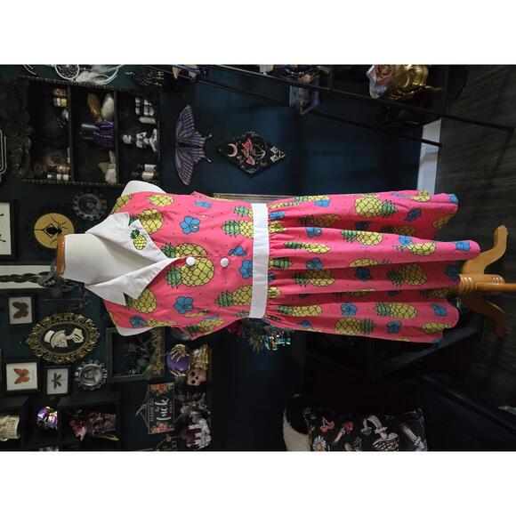 Sourpuss Dresses & Skirts - Sourpuss retro pin up style pineapple print dress